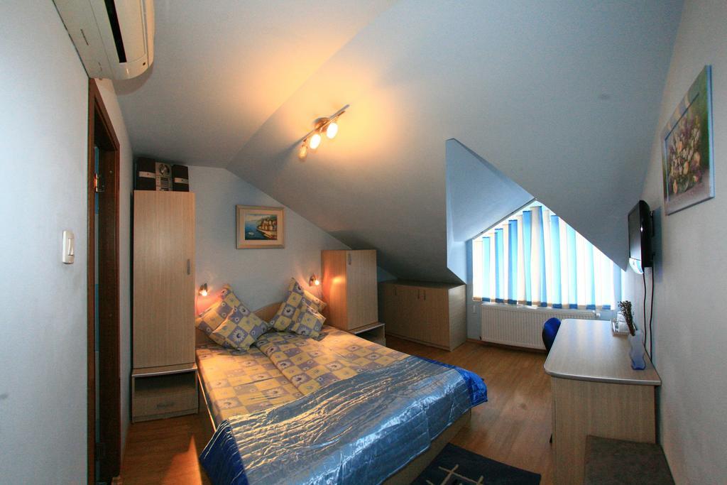 Radena Hotel Arad Room photo